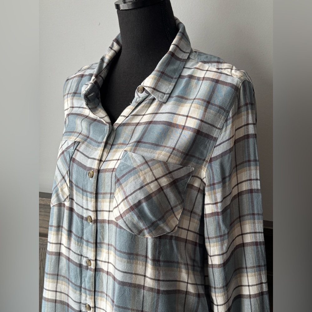 Lucky Brand Blue and White plaid soft button down Euc medium - Picture 2 of 5